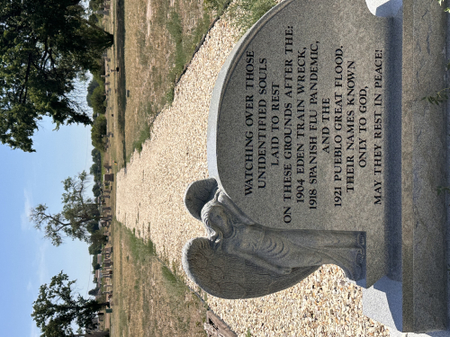 Roselawn Cemetery